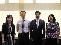 Mr. Luo Chongmin (2nd from right), Director of Yunnan Provincial Education Department is warmly welcomed in CUHK